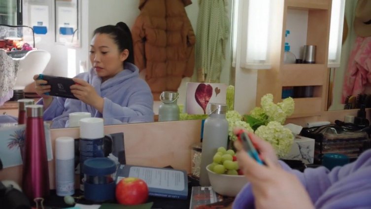 第77届金球奖最佳女主角,首个获此殊荣的亚裔女演员奥卡菲娜(中文名:林家珍),近日为任天堂